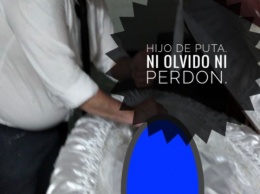 Скандал в Аргентине. Работник похоронного бюро сделал фото с мертвым Марадоной и был уволен