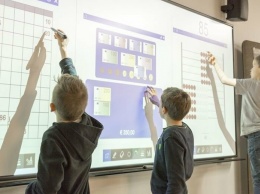 Школы Симферополя получат новые компьютеры и электронные доски