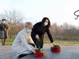 Память жертв голодоморов почтили на Мемориале народной скорби "Голодомор-1933"