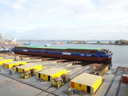 Завод "Нибулон" спустил на воду 90-метровую баржу, предназначенную для работы на Южном Буге (ФОТО)