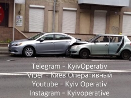 В центре Киева таксист заснул за рулем и попал в ДТП - пассажирка погибла на месте: фото и видео