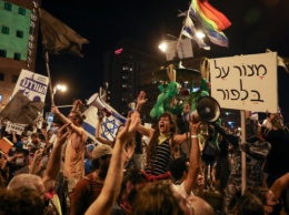 В Израиле протестующие требовали отставки Нетаньяху под его резиденцией