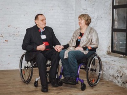 Недовольные инфраструктурой для людей с инвалидностью днепряне, порезали колеса инвалидных колясок