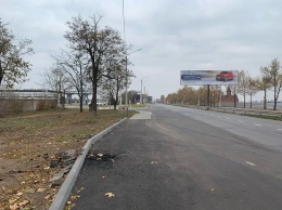 На перегоне в Корабельном районе Николаева начали снос бигбордов - мешают строительству троллейбусной линии (ФОТО)