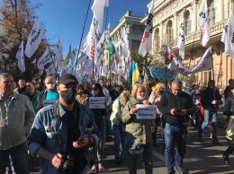В Киеве протестующие перекрыли центр города, ФОТО
