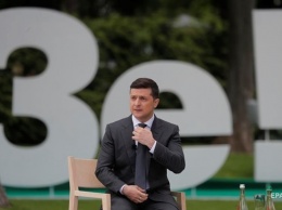 Зеленский призвал отказаться от Facebook-баталий об Украине