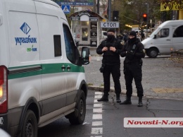 В Николаеве инкассаторский автомобиль попал в ДТП, машину охраняют с оружием