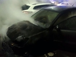 Месть жестока: в Днепре подожгли автомобиль, хозяина госпитализировали