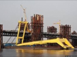 Мост в Запорожье будет строить речной плавучий кран, который привезут из Турции