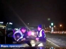 В Киеве пьяный водитель устроил гонки с патрульными, а потом притворялся пассажиром (видео)