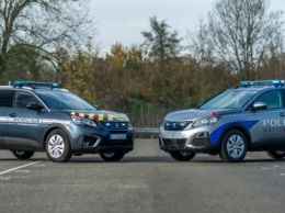 Peugeot 5008 2021 года примерил полицейскую ливрею
