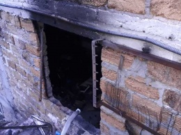 В Щелкино успели потушить пожар в гараже, где хранились газовые баллоны