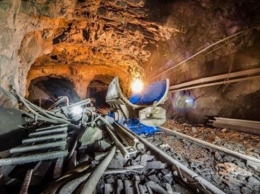 В Кривом Роге на шахте произошел обвал грунта, спасли трех шахтеров