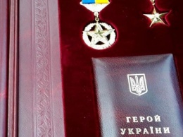 Зеленский наградил бойца "Айдара" званием "Героя Украины" посмертно