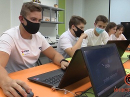 В Днепре школьники разработали маску, которая выявляет симптомы коронавируса и ОРВИ