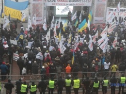 Протестующие перекрыли дорогу возле Верховной Рады