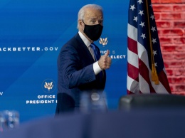 Байден призвал носить маски в первые сто дней его будущего президентства