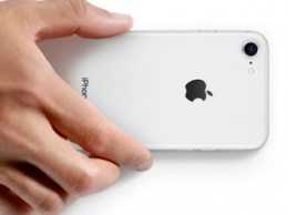Apple грозит штраф за продажу iPhone без зарядных устройств