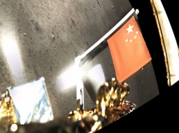 Появились фото флага Китая на Луне. Ученые Поднебесной шили его целый год