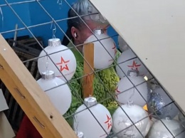 Скандал. Под Киевом фабрика елочных игрушек делал шары с логотипом армии РФ (ВИДЕО)