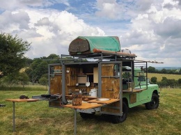 На продажу выставлена мобильная кухня на базе Land Rover Defender