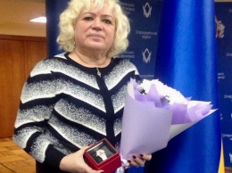 Волонтер из Никополя получила награду за помощь участникам ООС