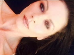 Роскошная женщина: 51-летняя Кэтрин Зета-Джонс поразила молодым внешним видом на новом фото