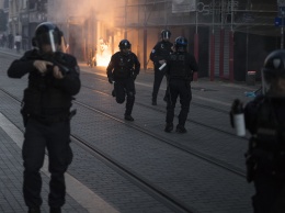 Во Франции "люди в черном" нарушили мирную демонстрацию
