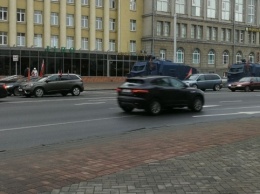 120-й день протестов: в Минск стягивают автозаки, бронемашины и водометы