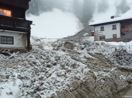 Снегопад в Альпах вызвал транспортный хаос и угрозу лавин