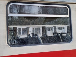 В Днепре подростки забросали трамвай №9 камнями и разбили стекло