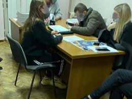 За видео в соцсетях наказали родителей двух школьниц из Харькова