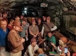 Во Львовской области 75 горняков спустились в шахту, но отказываются работать