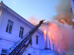 В центре Полтавы вспыхнуло историческое здание (видео)