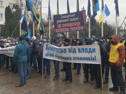 В Киеве под Офисом президента проходят митинги