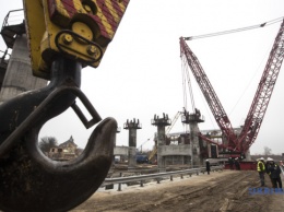 В Киеве продолжают блокировать строительство Подольского моста - КГГА