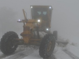 На востоке Турции снег заблокировал 13 дорог