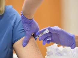 Только один человек из десяти: Украина и почти 70 стран не получат достаточно вакцин от коронавируса