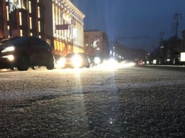 Киев накрыл ледяной дождь, дороги становятся «катком»