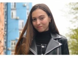 Бьет и забирает телефон: 15-летняя дочь Оли Поляковой рассказала об отношениях в семье