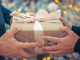 Подарки с отрицательной энергетикой: вещи, которые не стоит дарить близким