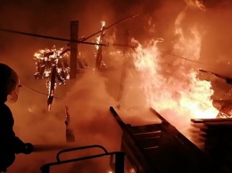 В Павлограде утром горели дрова, сарай и старые «Жигули»