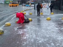 Гололед в Киеве: дрифт маршрутки и улицы-катки