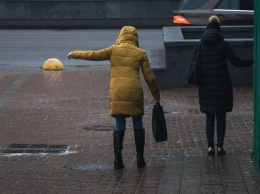 В Киеве составили 150 протоколов на предприятия и собственников заведений, которые не чистили тротуары от льда