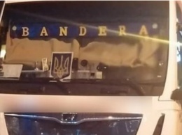 Польскому перевозчику пришлось извиняться за водителя-украинца, украсившего кабину фуры надписью "Бандера"