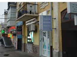 Теперь в одном стиле: в Голосеевском районе от рекламы почистили еще одну улицу