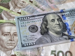 Доллар резко покатился на дно, гривну ждет триумф после выходных: курс валют от НБУ