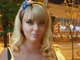 «Крупный калибр»: украинка показала, что такое 15-й размер декольте. ФОТО