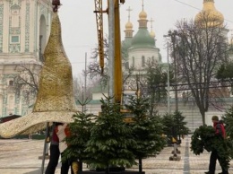 В Офисе Зеленского уверяют, что шляпа на главной елке в Киеве - это инновация