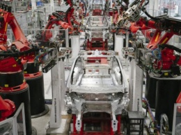 Tesla приостановит производство двух моделей